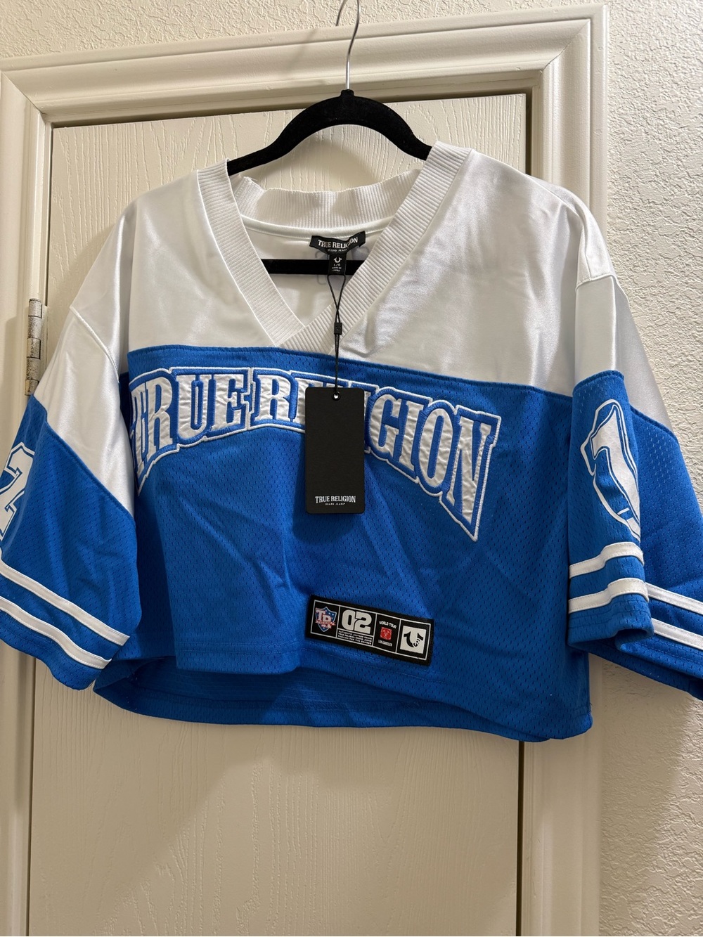 Women’s TRUE RELIGION, cropped Jersey. Brand new! Tags attached. Logo + bling.